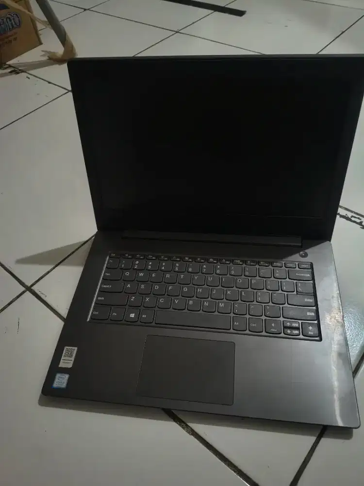 Laptop Lenovo v330-14ikb 8 / 500 GB intel i5-8250u dual baterai mulus
