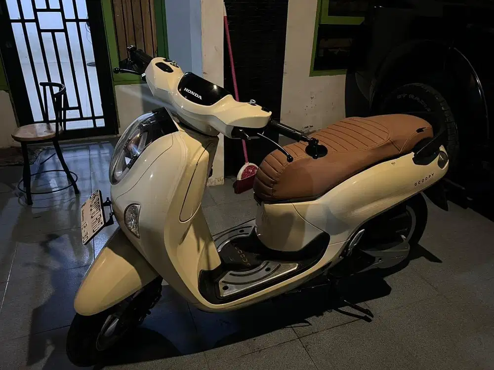 SCOOPY STYLISH 2025 BEIGE