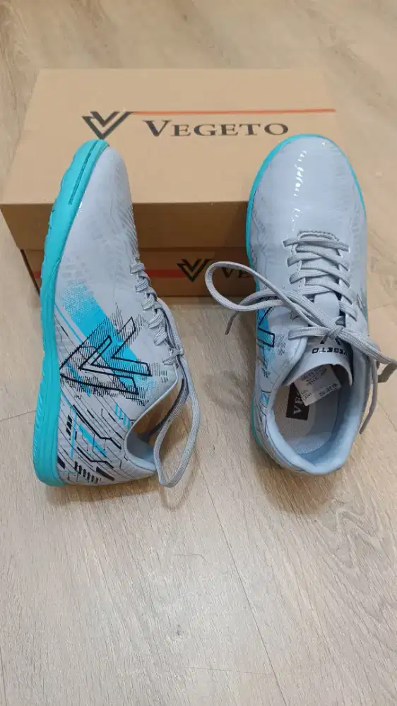 Sepatu futsal anak Vegeto keren