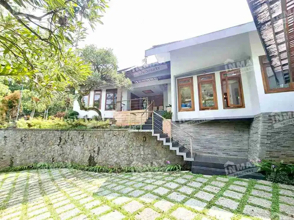 Villa Classic Modern Elite di Tidar 8 Kamar Tidur, LT 2.046 M2 Halaman Super Luas Suasana Sejuk & Asri Ada Kolam Renang