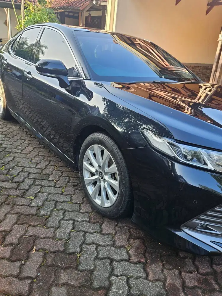 Toyota Camry 2.5 V AT 2019/2020 Hitam (XV70) - Odo Low 53rb KM Super S