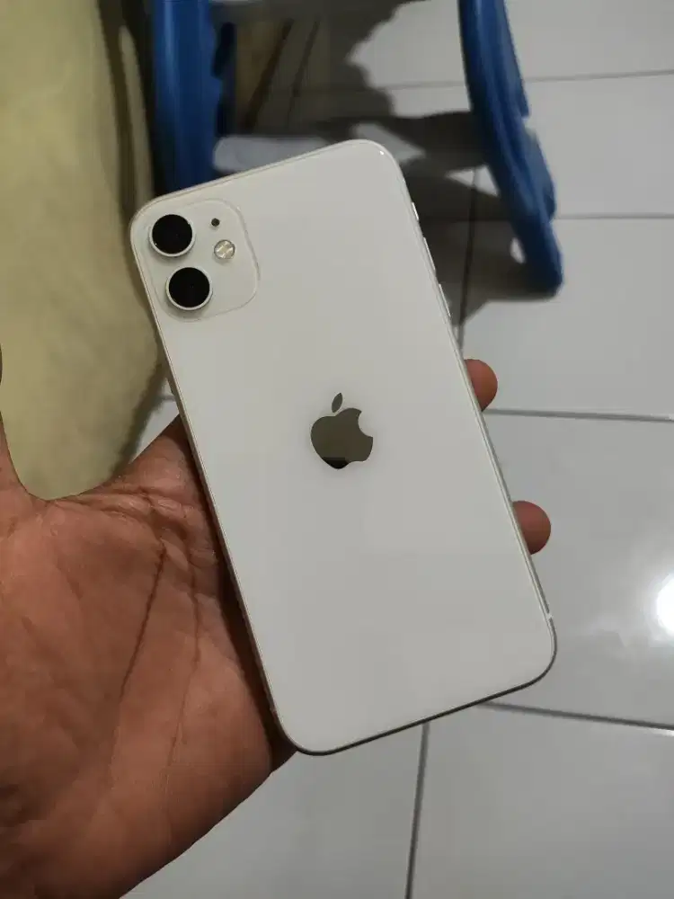 IPHONE 11 64GB LIKE NEW