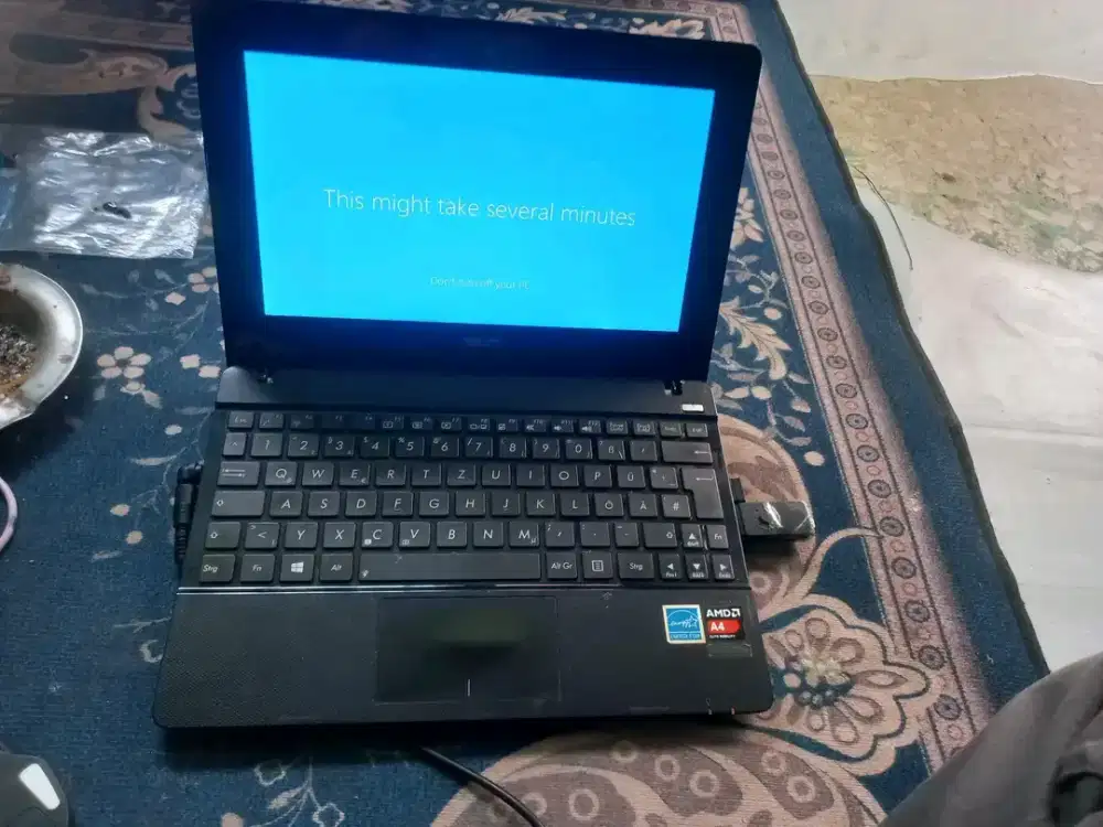 Notbook asus amd a4 ram2gb hdd250gb layar tosreen