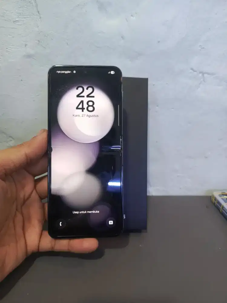 SAMSUNG Z FLIP 5 5G RAM 8/256GB ORIGINAL SEIN MULUS NORMAL FULLSHET

T