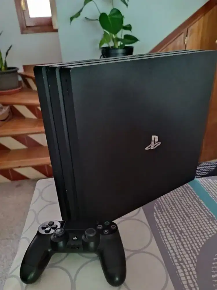JUAL PS 4 PRO 1 TB (MULUS)