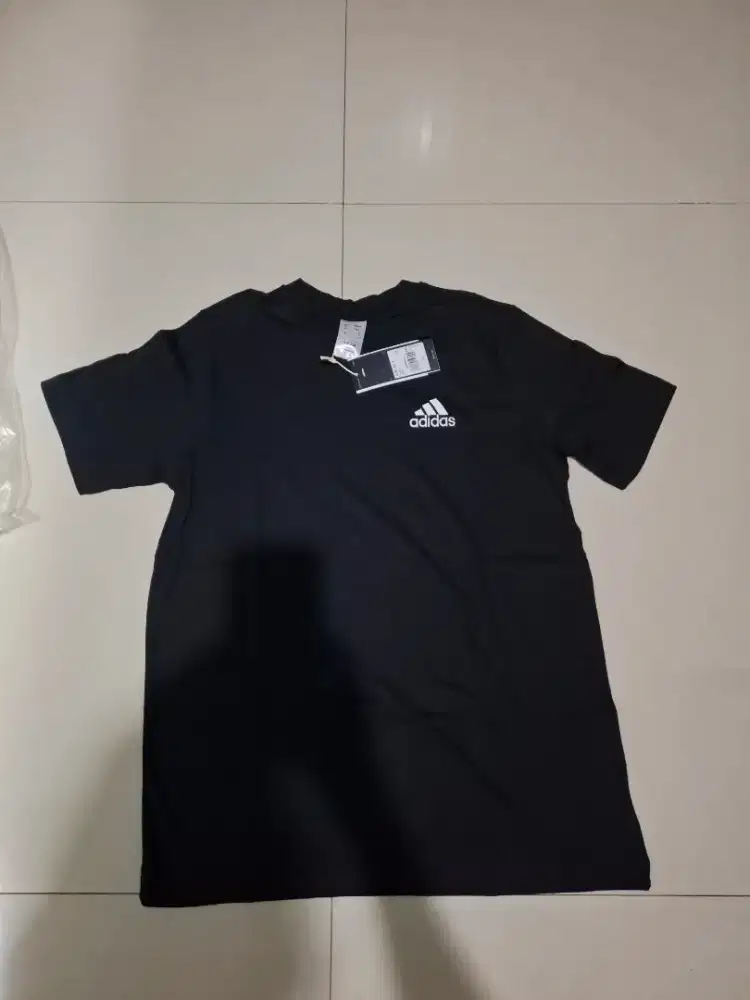 Baju Adidas Lifestyle Essentials Size S Original 100%
