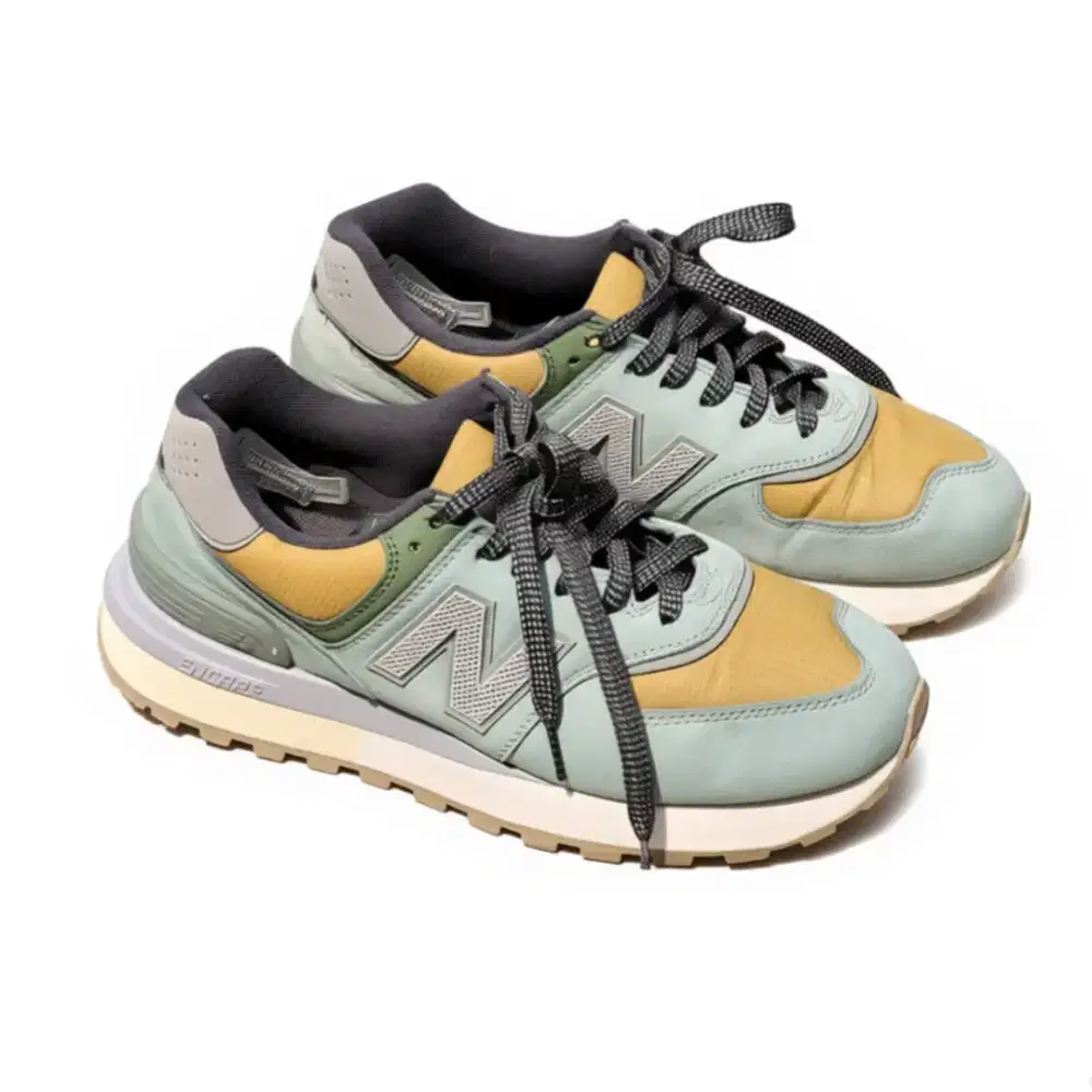 Sepatu New Balance Stones Island No 41.5 Seken