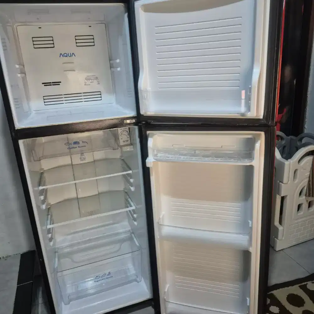 kulkas merk aqua 2 pintu hitam