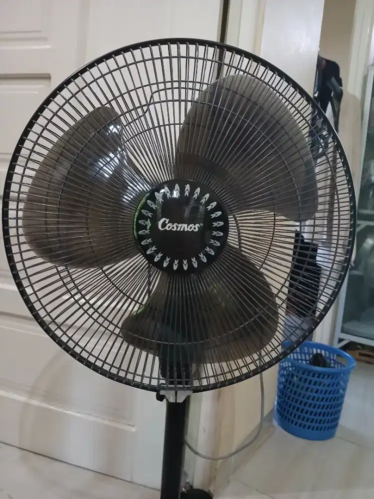 Kipas Angin Cosmos 16 inch Berdiri Kondisi Mulus
