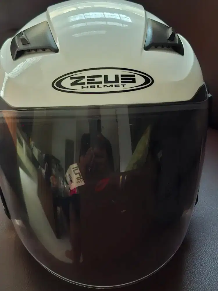 Helm ZEUS masi segar dan wangi baru