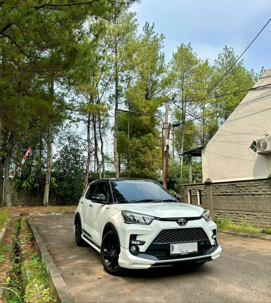 KM40RB- Toyota Raize 1.0 GR Two tone AT 2023 Matic Putih 2024 NOPR