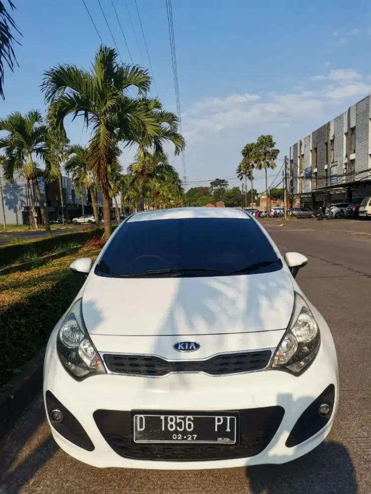 KIA RIO 1.4 AT 2012 | 2013 KM.Low putih (Cash Kredit Tuker Tambah)