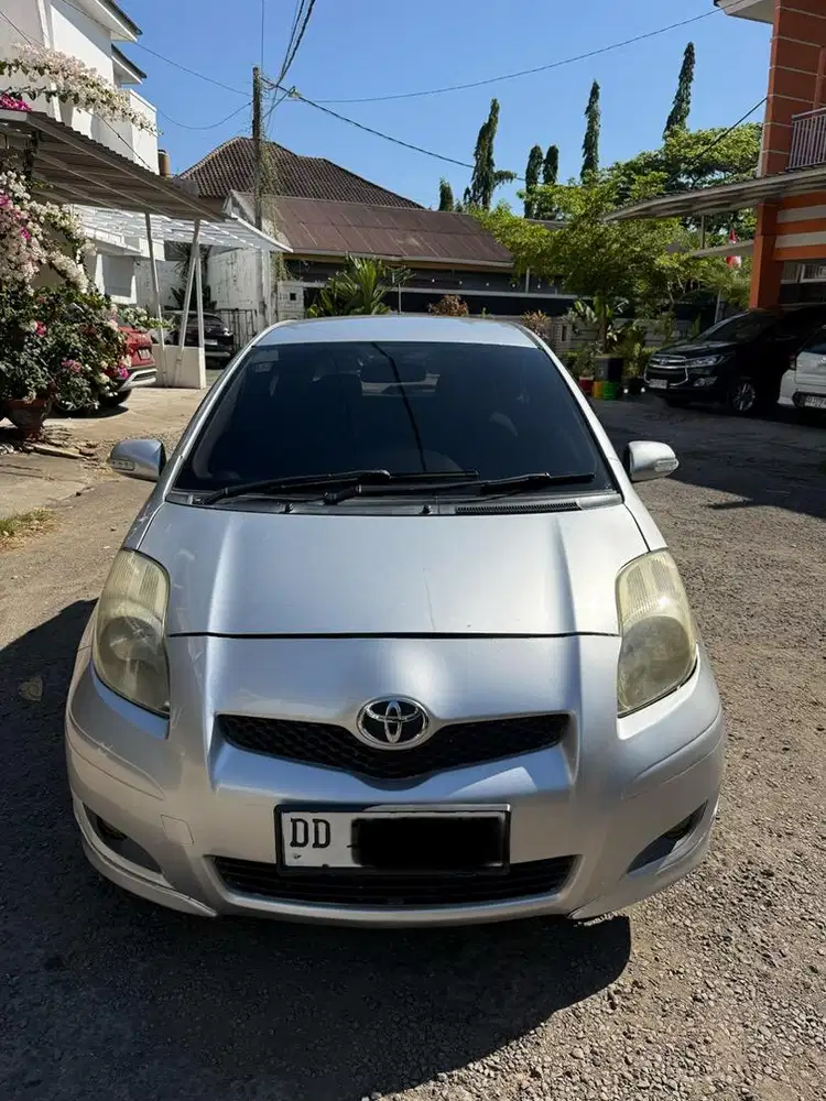 Toyota yaris e matic thn 2011