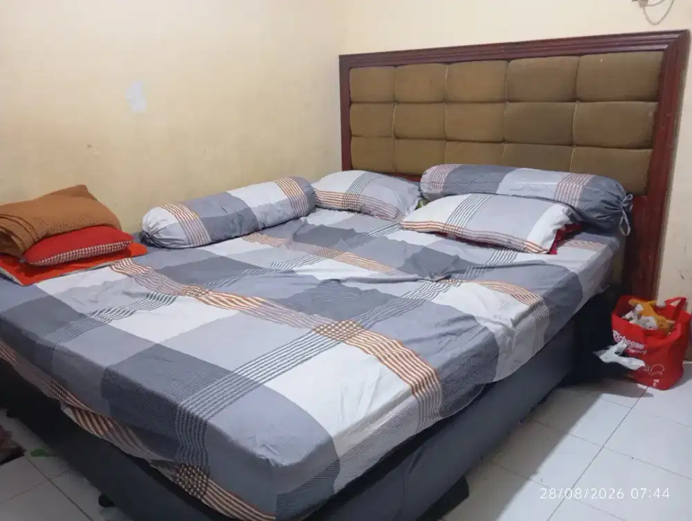 Dijual dipan kasur + spring bed ukuran 160x200