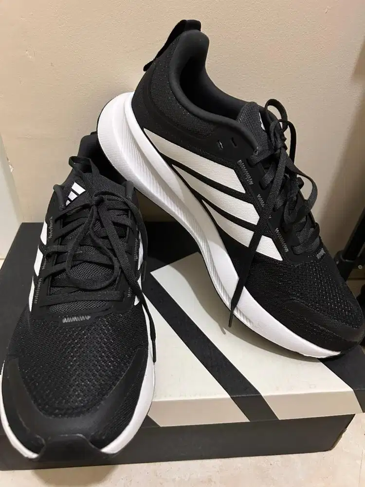 Sepatu running hitam adidas size 42 runblaze black