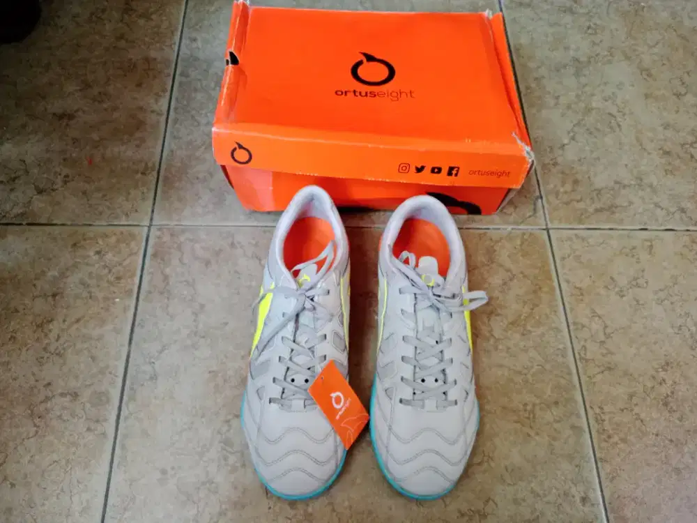 Sepatu ortuseight