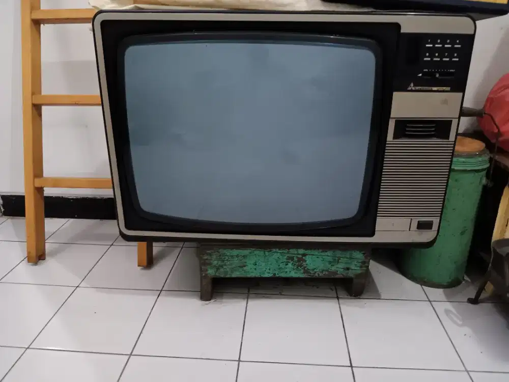 Tv jadul Mitsubishi 20 inci