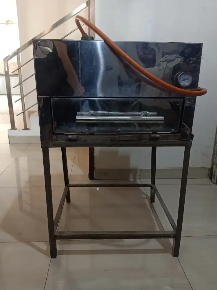 Oven kecil untuk lapis legit