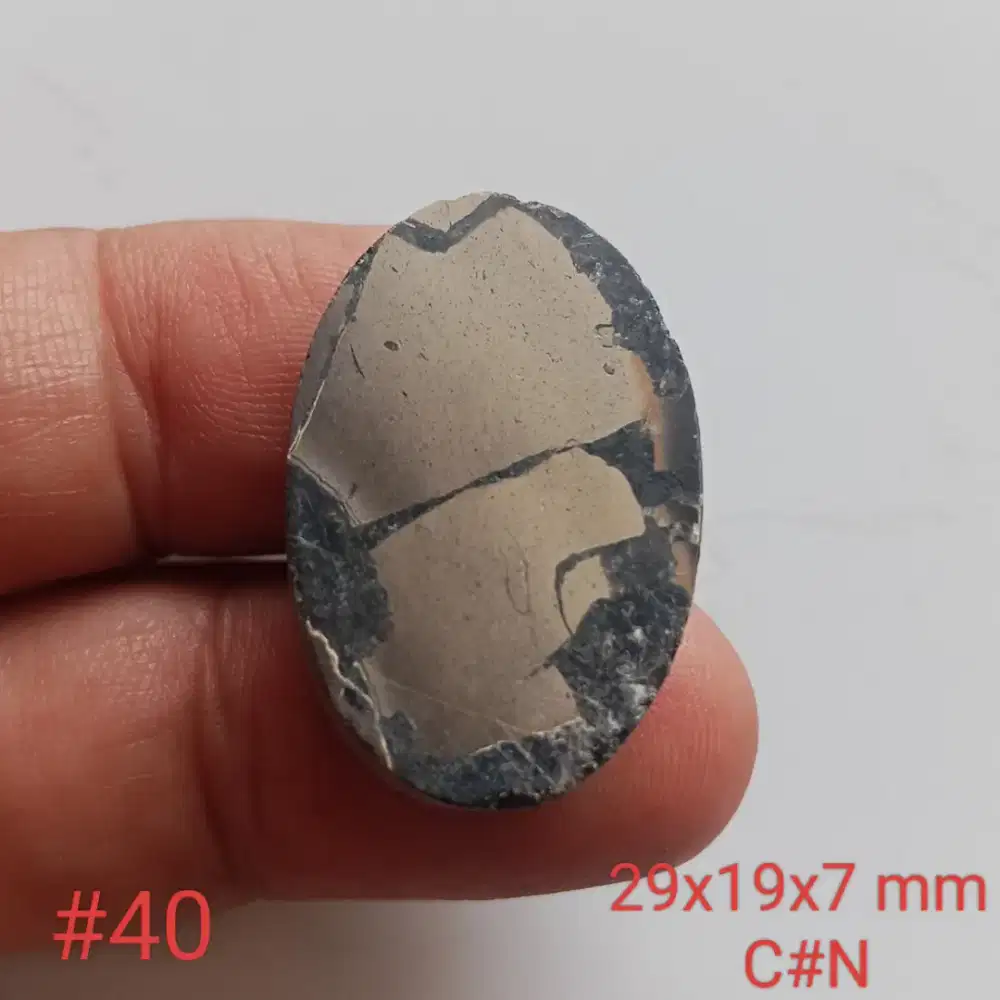 Batu natural gambar tampak samping