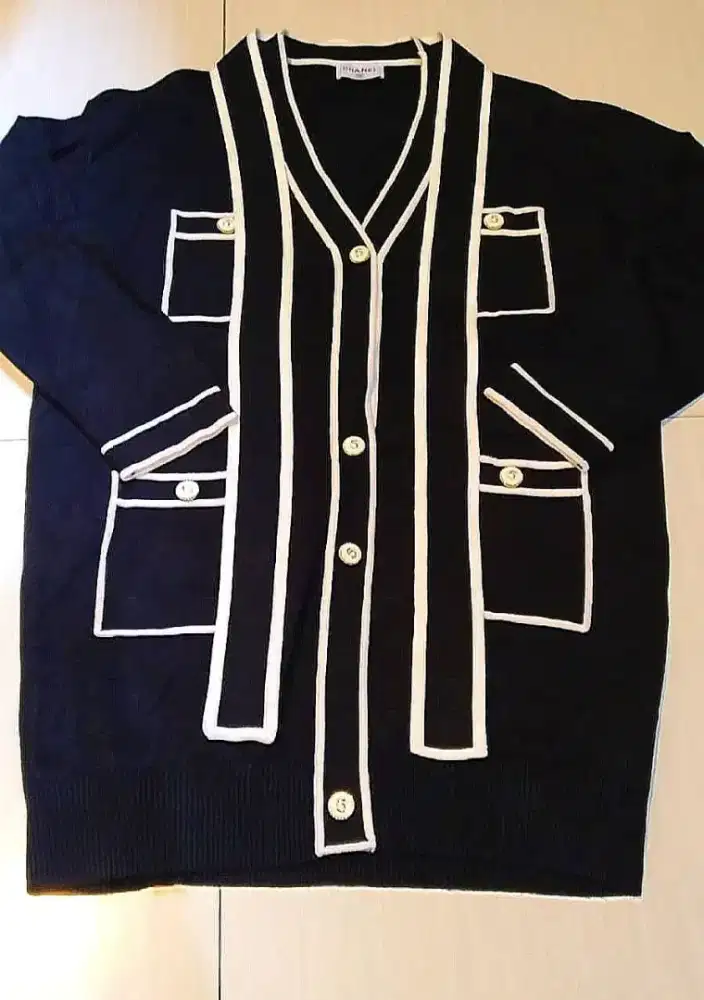 Chanel knit cardigan Like New