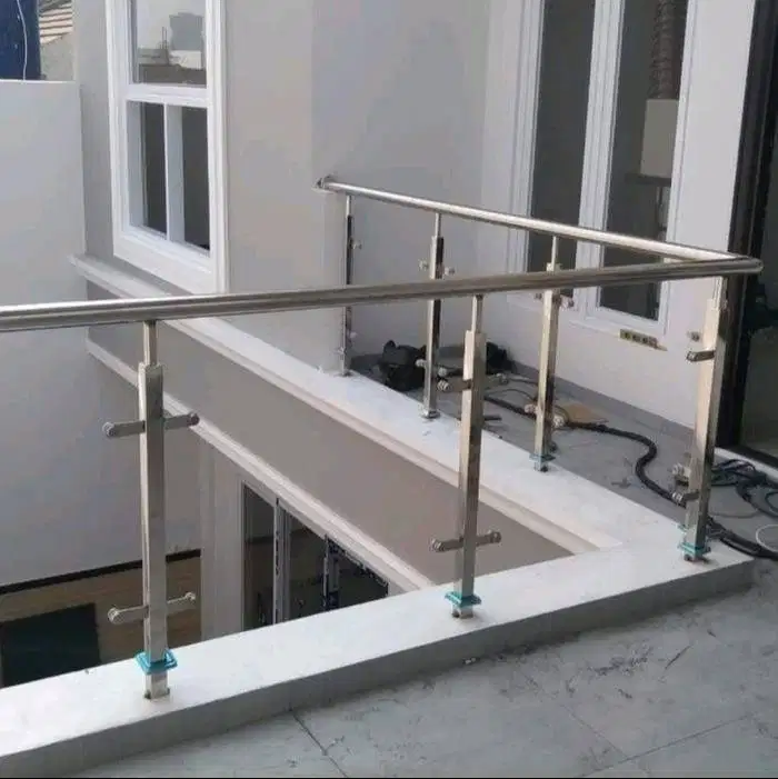 Railling tangga/railling balkon rumah model stianless stell kaca