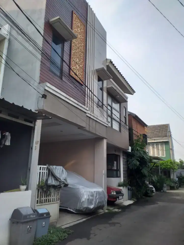 Rumah bagus lingkungan nyaman dan tenang, dekat mall cinere
