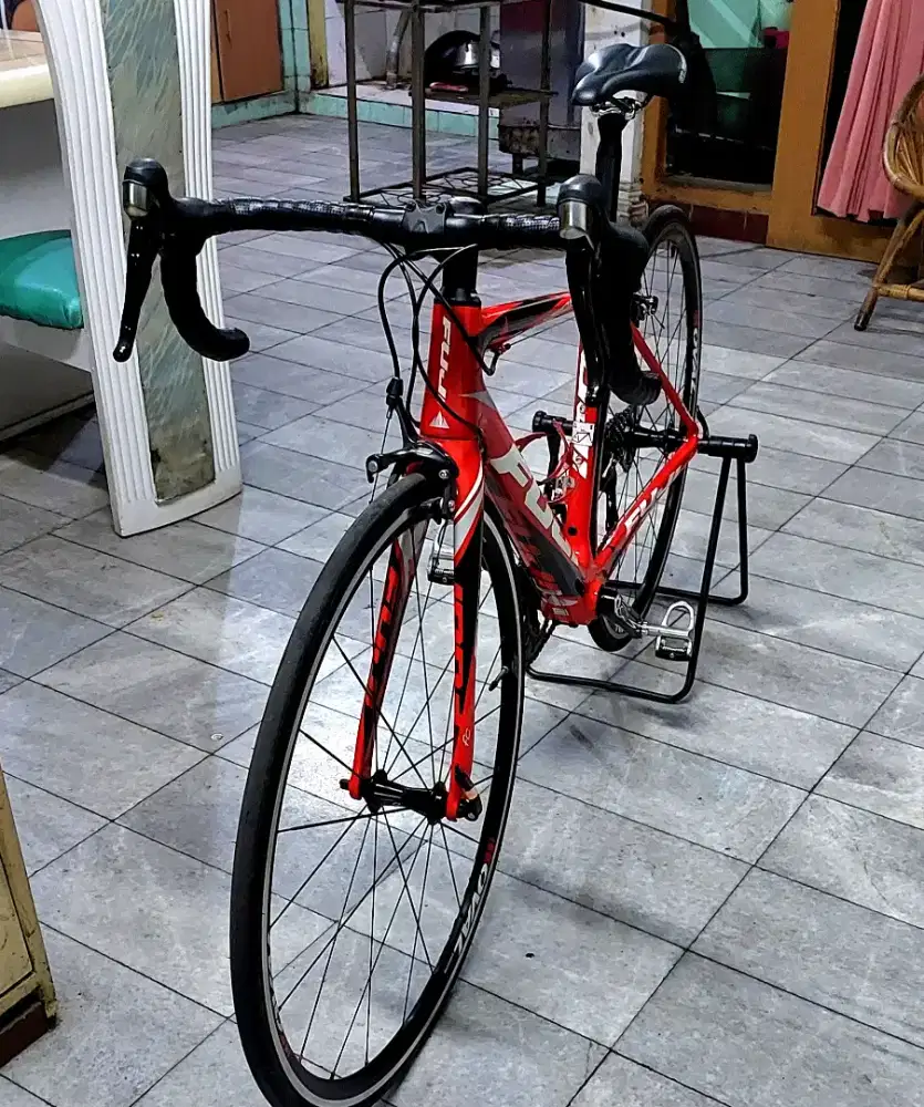 Road bike fuji altamira 2,5 size s full carbon