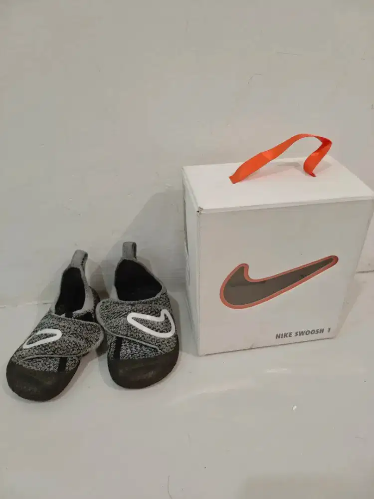 Sepatu anak nike