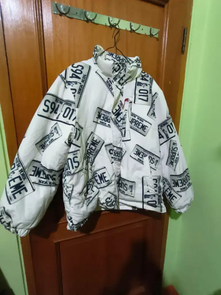 Jaket puffer Supreme