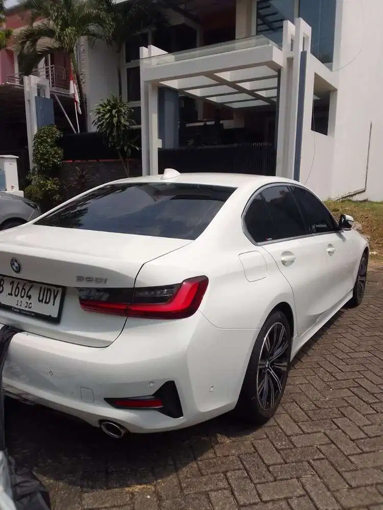BMW 320i 2022 Bensin