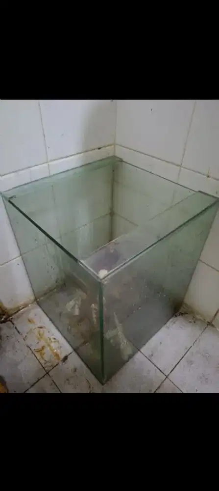 Dijual Aquarium ukuran 30*30*35 cm include pompa celup siap pakai
