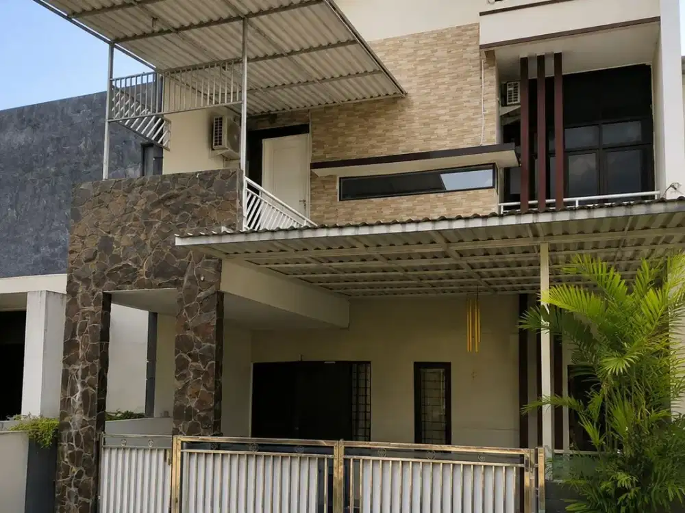 DIJUAL RUMAH Second Terawat 2 Lantai Rungkut