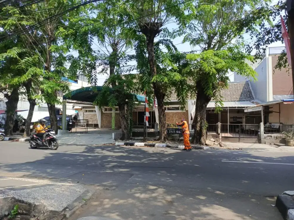 Di Jual Rumah dan Disewakan   Rumah ( hitung ) tanah di Cawang baru tengah