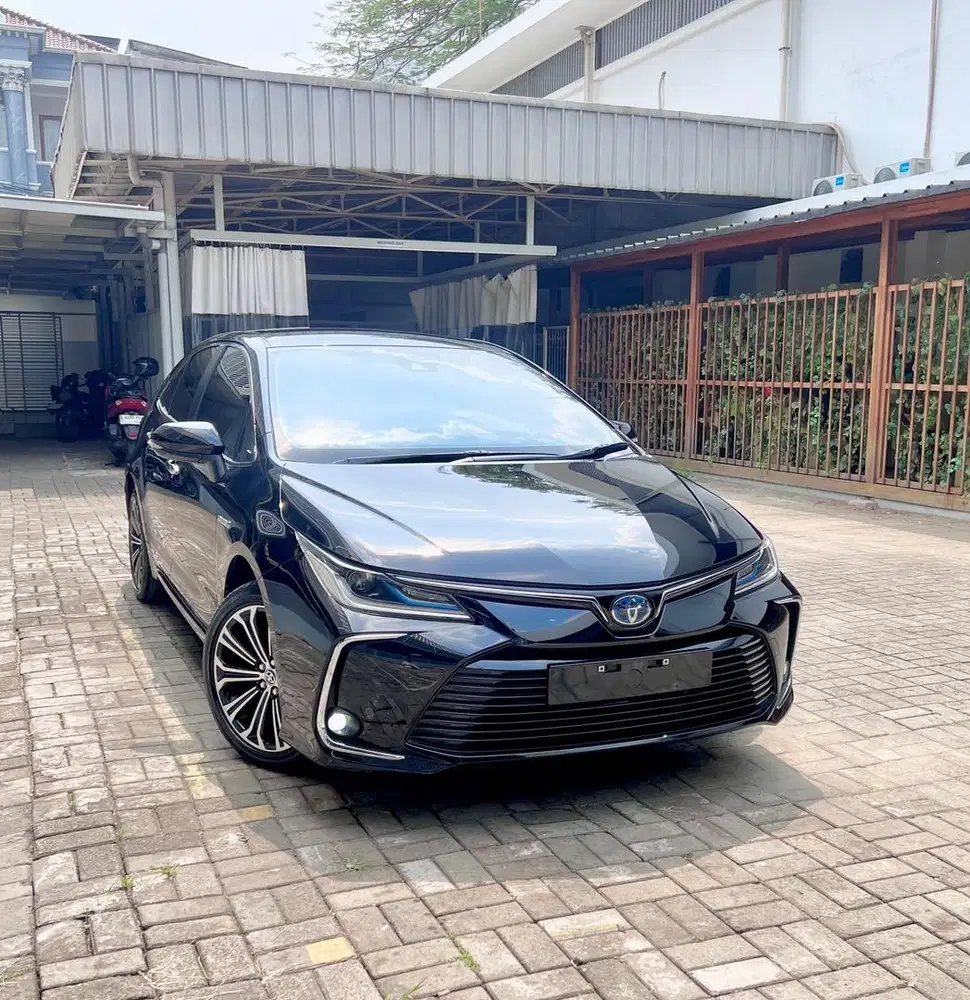 TOYOTA ALTIS V HYBRID 2021