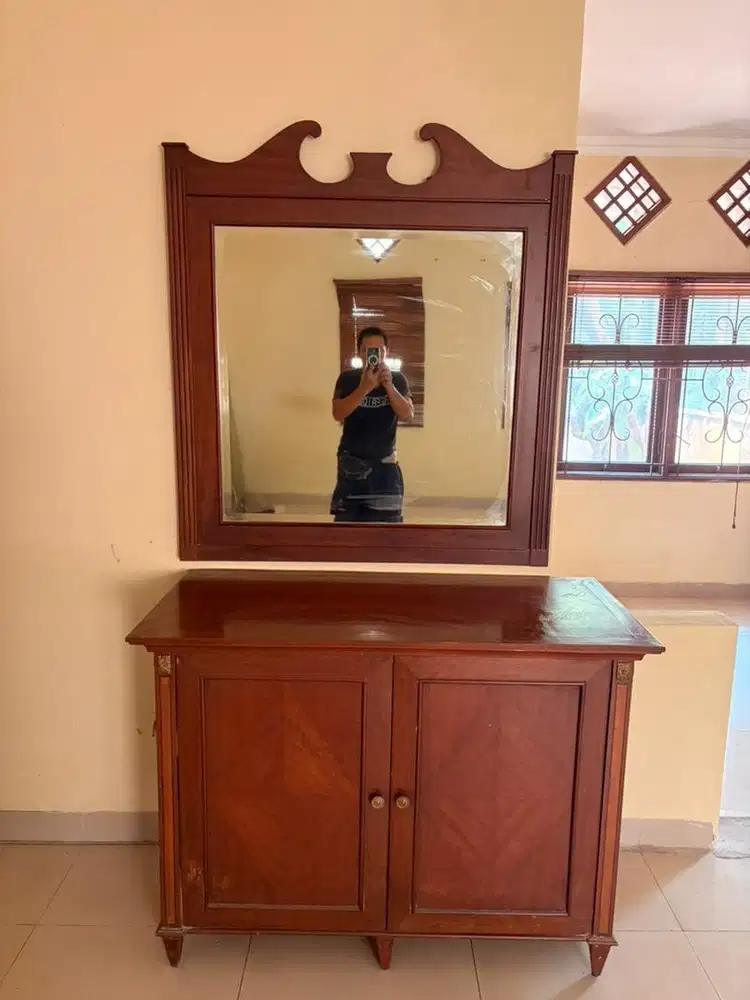 Lemari TV dan meja kecil + lemari kecil + kaca