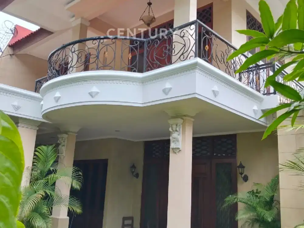 Full Furnished Rumah Mewah Dengan Kolam Renang Di Kebayoran Baru