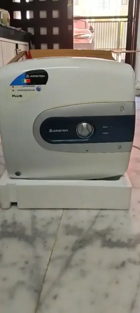 Water heater ariston