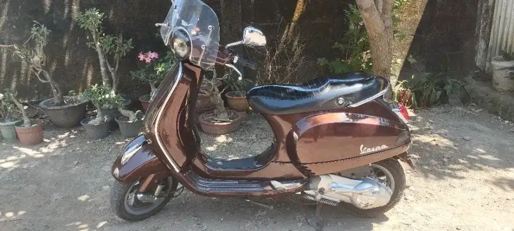 Vespa Lx125 tahun 2012