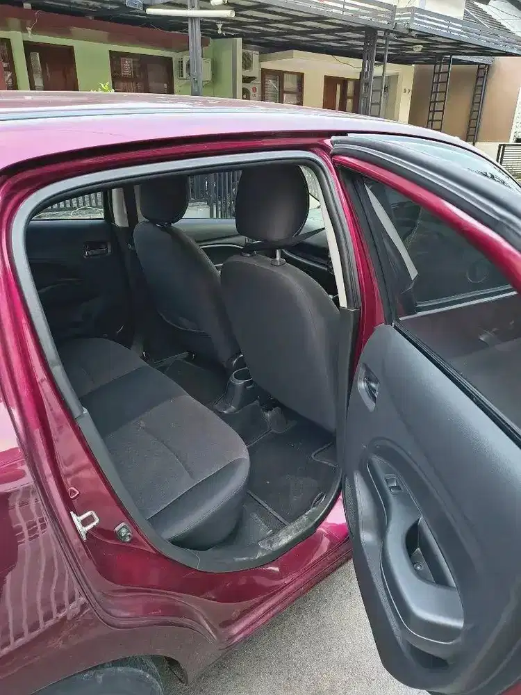 Mitsubishi Mirage GLX 2016 warna cakep dan trawat pajak aktif termurah