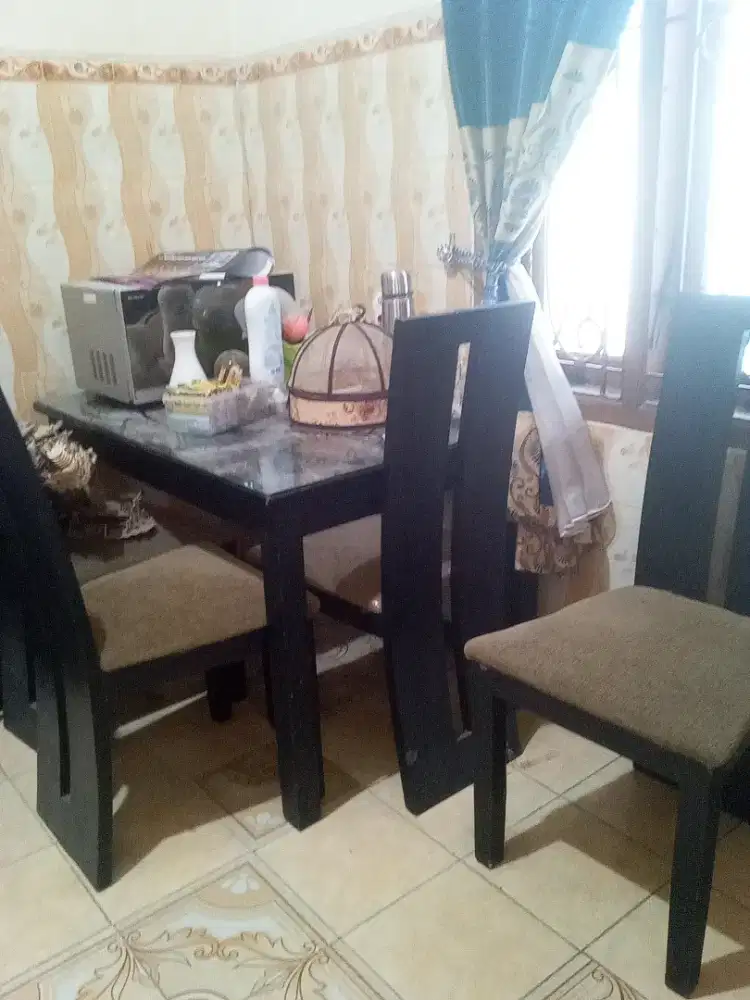Di jual meja makan