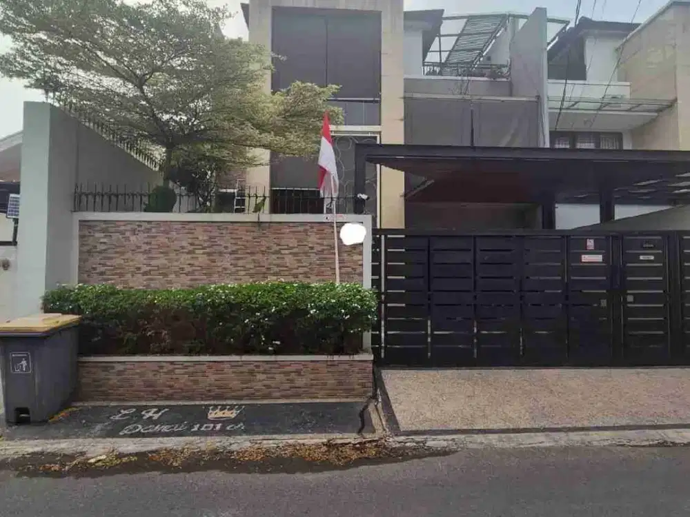 Rumah Dijual Siap Huni ada Private Swimming Pool di Pondok Labu, Cilandak, Jaksel.