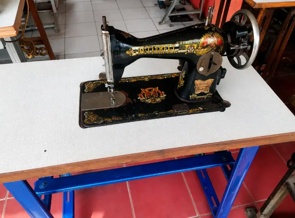 Mesin jahit butterfly