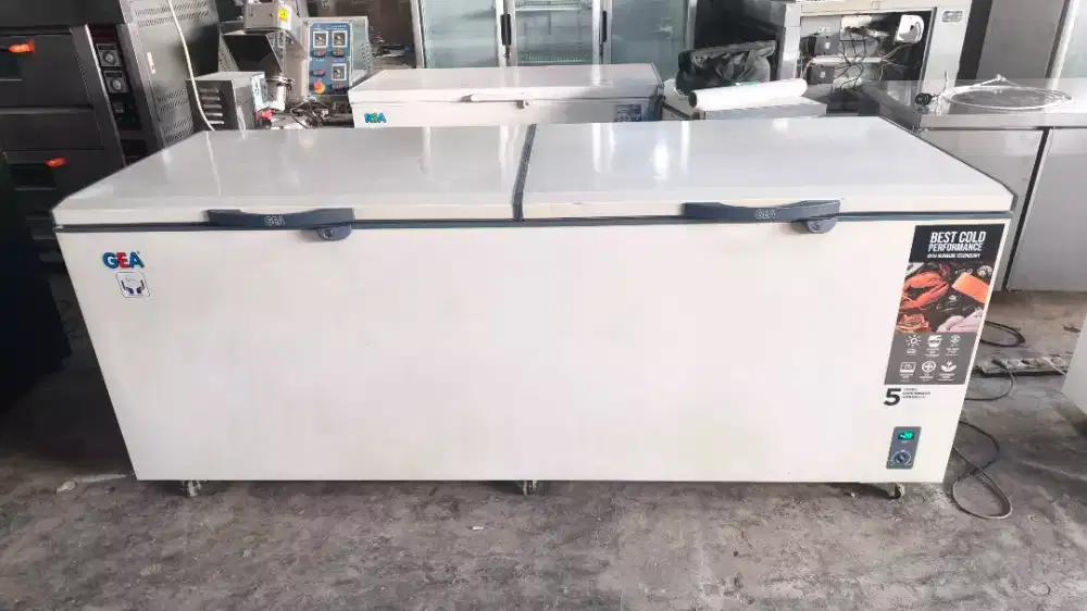 Freezer box 

Merk GEA 
Model AB-1200-T-X
Kapasitas 1050 L
