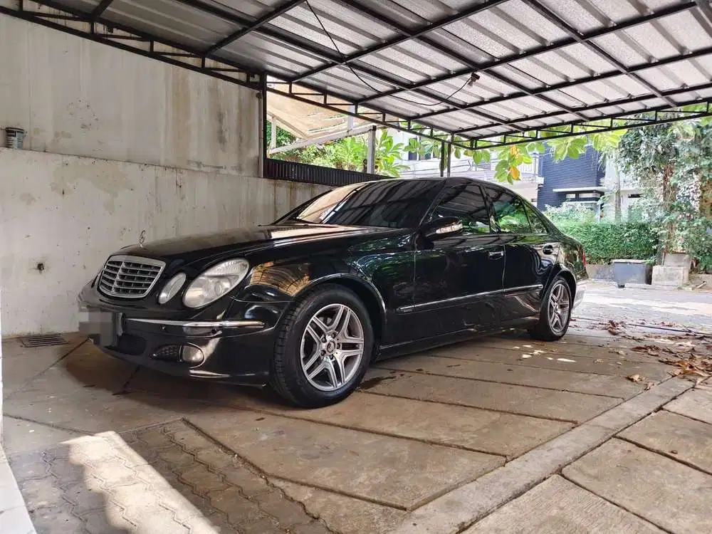 Mercedes-Benz E240 W211 Elegance 2004 Black on Beige Rp89 Juta Nego