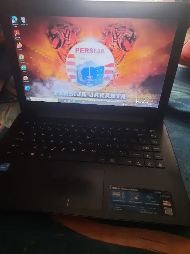 Asus x453M intel cell
 ram8g
 ssd 128 
hardisk 500 batre oke