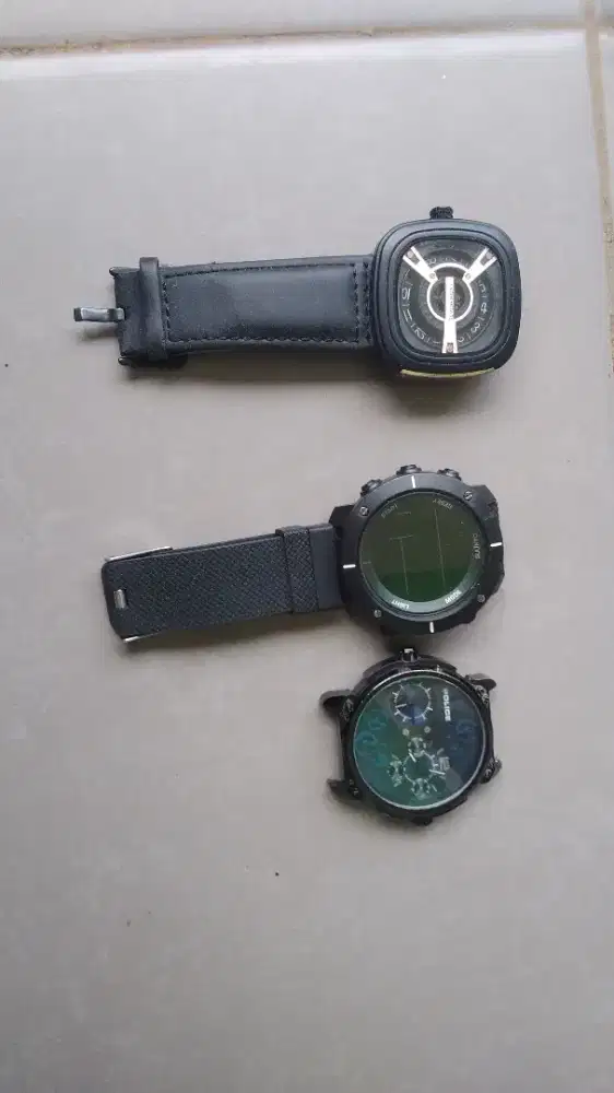 Jam tangan ada 3 unit