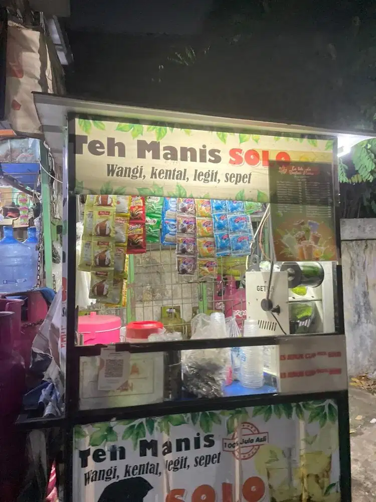 Penjaga stand es teh