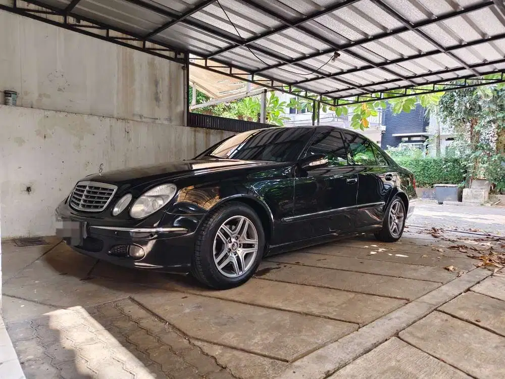 Mercedes-Benz E240 W211 2004 Black on Beige Rp89 Juta Nego