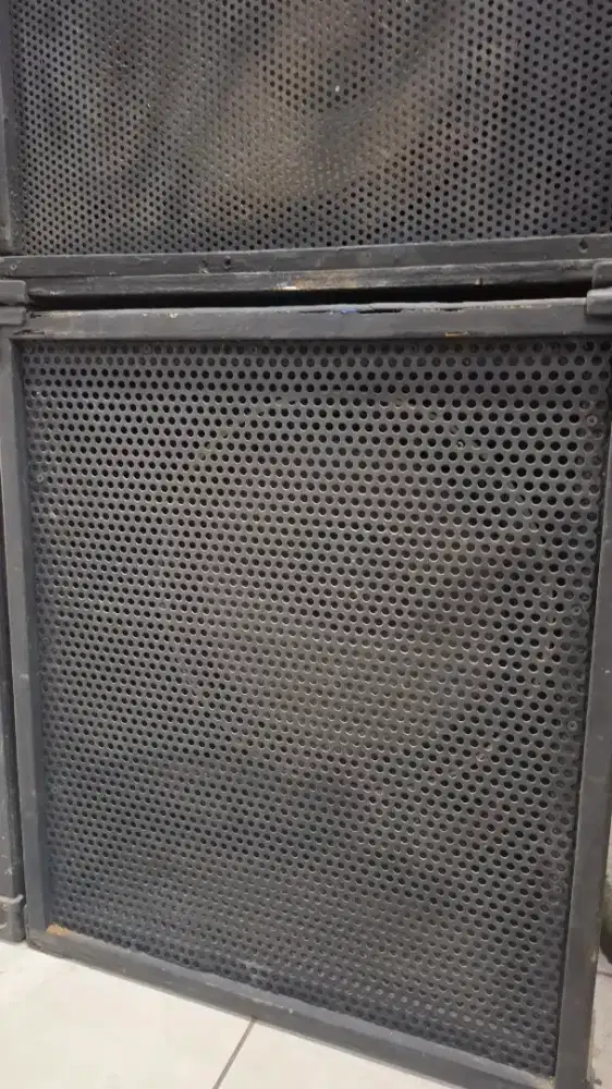 Speaker dan box 15 dan 18, seperti baru