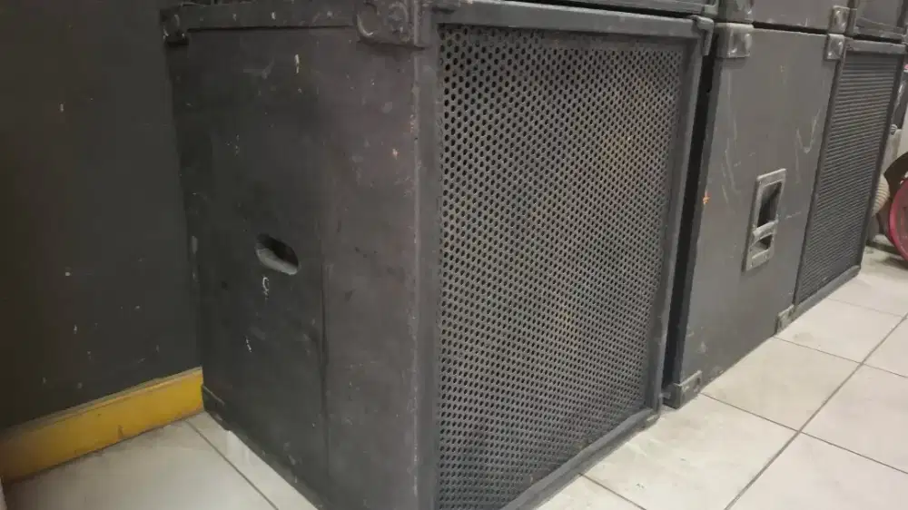 Speaker plus box 15 inch, seperti baru Waterproff